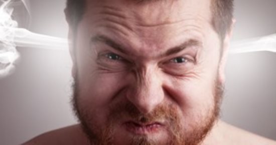 عشان مينكدش ع البيت.. اعرفى ازاى تتعاملى مع زوجك المدخن أثناء الصيام