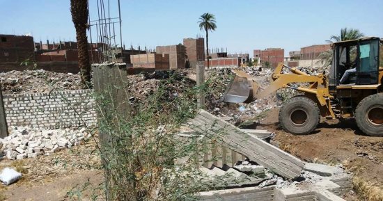 صور.. إزالة تعدى على أرض مخصصة لبناء معهد أزهرى بمدينة المراغة بسوهاج