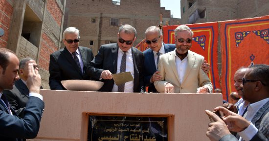 صور.. محافظ القليوبية ومدير صندوق تطوير العشوائيات يضعان حجر أساس مدرسة بالخصوص​