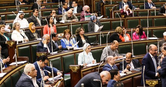 البرلمان يوافق على إخضاع "جوجل" و "فيس بوك" للضرائب
