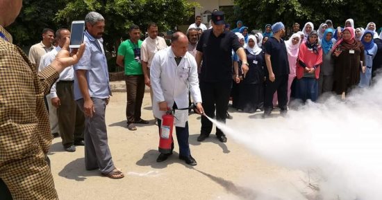 صور.. "بنها التخصصى" تنظم دورة للعاملين بالمستشفى على أعمال الدفاع المدنى