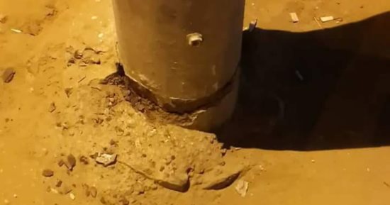 اضبط مخالفة.. عمود إنارة يهدد حياة المواطنين بالسنطة فى الغربية