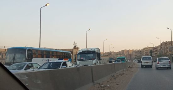 صور.. قارئ يرصد إضاءة أعمدة الكهرباء نهارا فى ميدان الرماية بالجيزة 