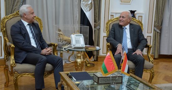 "العصار" يبحث مع سفير بيلاروسيا التعاون المشترك فى التصنيع الدفاعى والمدنى 