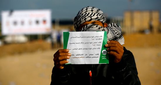 صور.. الجيش الإسرائيلى يلقى منشورات تحذير على قطاع غزة مع تنامى الاحتجاج