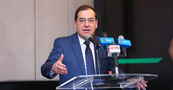 طارق الملا: تكريم كوادر البترول من خريجى برنامج بناء وتأهيل القيادات الشابة