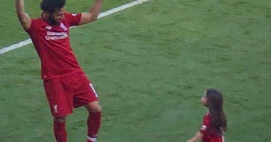 مكة محمد صلاح آخرهم.. نجوم الكرة بصحبة أطفالهم بالملاعب