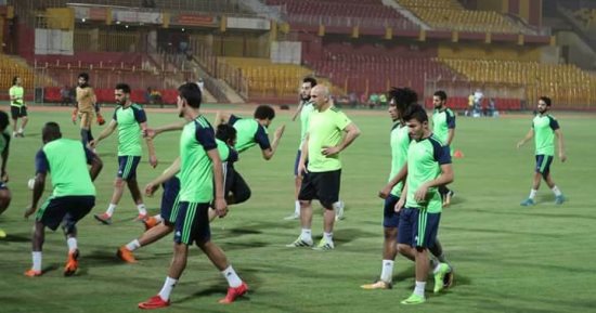 المصرى يخوض مرانه الأساسى لمباراة الهلال.. وحسام حسن يفرض السرية