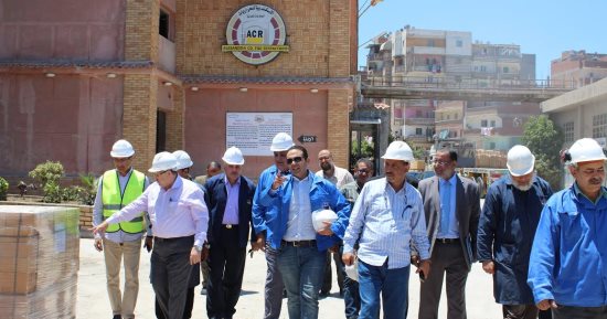 رئيس القابضة المعدنية يزور شركتى النحاس والحراريات بمحافظة الإسكندرية