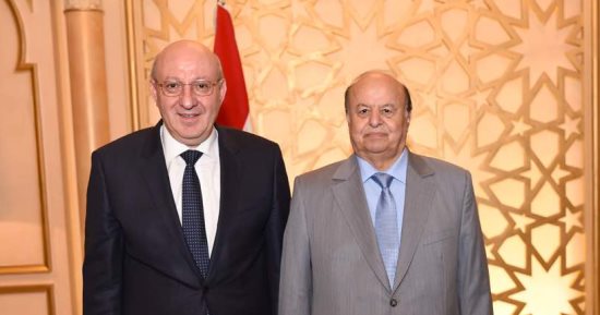 ناصر حمدى يقدم أوراق اعتماده لرئيس جمهورية اليمن سفيرا لمصر