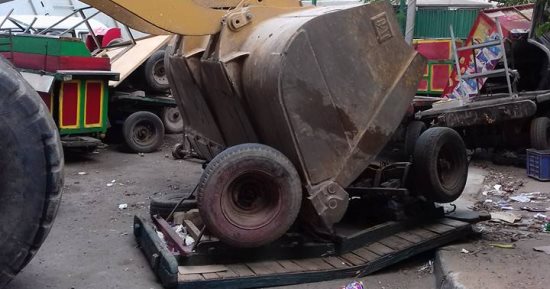  تحطيم 18 عربة كارو بحى الوايلى فى القاهرة.. صور