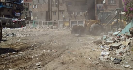 رفع مخلفات سوق طلخا فى الزاوية الحمراء تمهيدا لتطويره 