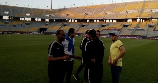 الشامى ومستبعدو الزمالك فى الملعب لمؤازرة الأبيض أمام سموحة