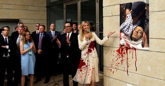 مدونون يسخرون من افتتاح سفارة أمريكا بالقدس بوضع صورها على خلفية "مجزرة غزة"