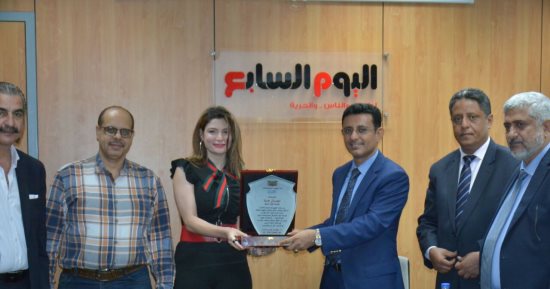 صور.. السفير اليمنى يكرم "اليوم السابع" بعد تغطية الحرب فى اليمن 30 يوما