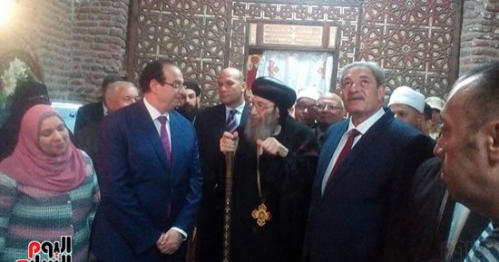 محافظ الدقهلية ومدير الأمن يصلان دير القديسة دميانة لتقديم التهنئة بالعيد