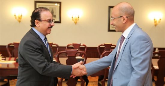 وزير الاتصالات يستقبل رئيس شركة أورنج مصر