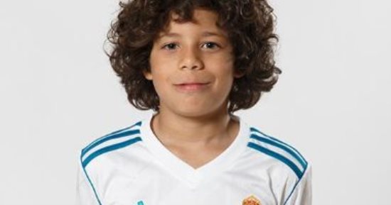 فيديو.. نجل مارسيلو يستعرض مهاراته أمام نجوم ريال مدريد
