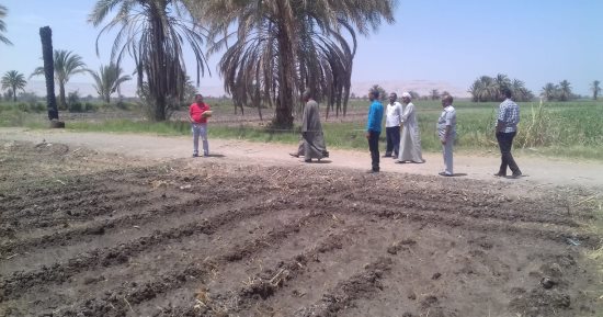 لجنة من مدينة أرمنت وشركة الغاز الطبيعى تعاين أرض لإقامة محطة توزيع 