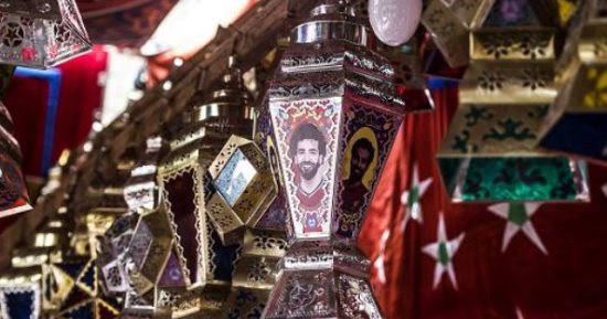 مشاهير الفن والرياضة يحتفلون بحلول شهر رمضان.. الهضبة: شهر خير علينا.. خالد النبوى: يارب تنصر الحق وأهله.. رزان مغربى: متنسوش سحور أول يوم فول وزبادى.. والفيفا يهنئ المسلمين بفانوس محمد صلاح