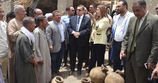 صور.. افتتح أعمال تطوير صناعة الفخار بقرية النزلة بمحافظة الفيوم