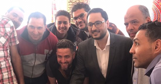 صور.. على الكشوطى يحتفل بانتهاء تصوير برنامج "رمضان بعيونهم"