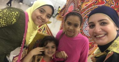 صور.. "مصر للطيران" توزع فوانيس رمضان على عملائها بمناسبة الشهر الكريم