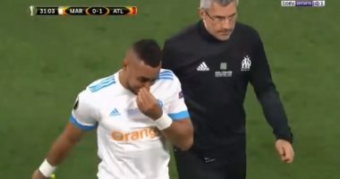 فيديو.. باييه يغادر الملعب باكيا للإصابة.. وجريزمان يواسيه بقبلة
