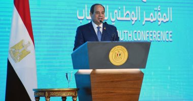 السيسي: "اوعى حد يتصور الرئيس فى فمه معلقة دهب.. أنا من تحت وعارف الغلب"