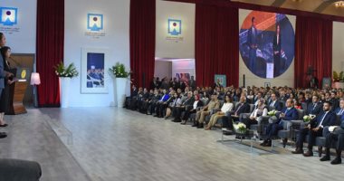 السيسي: محصلة العمل المبذول فى البلاد ناتج عن جهد الدولة والشعب معا