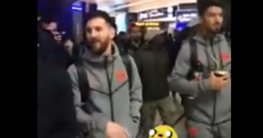 شاهد.. ميسى يصل مع بعثة برشلونة إلى جنوب إفريقيا لمواجهة صن داونز