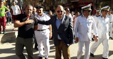 صور.. مدير أمن الجيزة يستمع لشكاوى المواطنين خلال جولة أمنية بفيصل