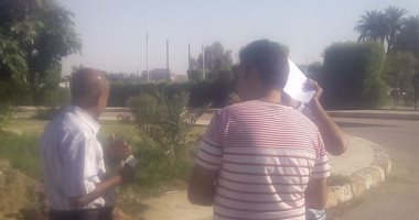 مدير الطرق والنقل بالأقصر ورئيس مدينة القرنة يتفقدان طريق حاجر الضبعية