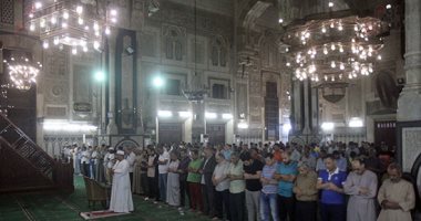 صور.. صلاة التراويح.. أجواء روحانية فى رحاب مسجد الفتح برمسيس