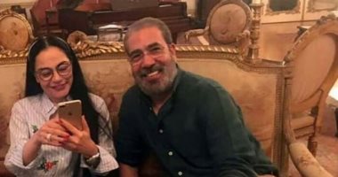 صور.. شاهد أحدث ظهور للفنانة شريهان بصحبة المؤلف مدحت العدل