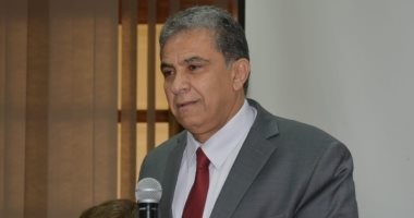 وزير البيئة يعقد اجتماعا لمناقشة برنامج الحكومة فى مجال البيئة