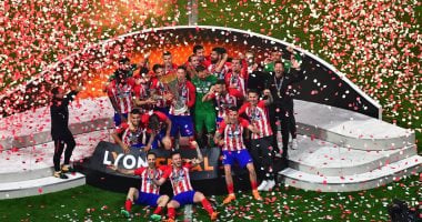 فيديو.. مراسم تتويج أتلتيكو مدريد بالدورى الأوروبى