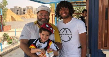 محمد الننى ينشر صورا جديدة خلال رحلته بالغردقة مع أحد أصدقائه