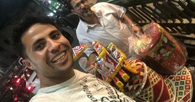 شاهد.. هدية محمد إبراهيم لـ"ياسين وعائشة" بعد رفع إيقافه فى الزمالك