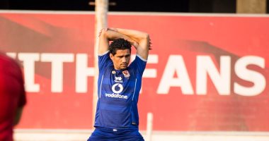 محمد نجيب يجرى عملية جراحية بالمنظار على غضروف الركبة