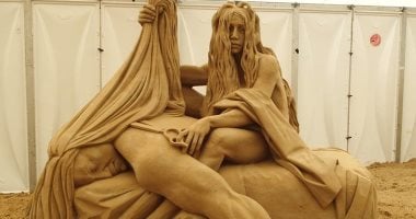 أبرزها تمثال دليلة وشمشون.. شاهد أفضل منحوتات رملية فى العالم