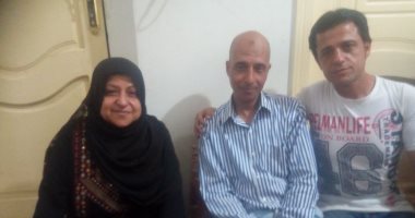 صور.. شاب فلسطينى يحيى الأفراح بأغانى وطنية مصرية بكفر الشيخ