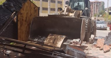 صور.. حملة لهدم كافيهات مخالفة بحى مصر الجديدة