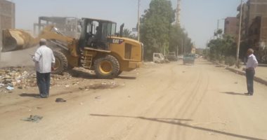 صور.. مجلس مدينة إسنا يشن حملات نظافة جنوب الأقصر