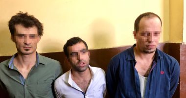 تفاصيل القبض على 3 من عصابة البروفيسير الهاربين من قسم مدينة نصر بعد 48 ساعة على هروبهم بمنطقة العصافرة بالإسكندرية.. المتهمون كانوا فى طريقهم للهروب خارج البلاد..  والتحقيقات: سرقوا 150 مليون من الفيلات والشقق