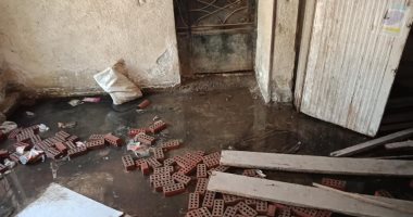 صور.. غرق مكتب تموين بالهرم بسبب مياه الصرف الصحى