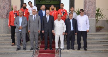 صور.. محافظ بنى سويف يكرم فريق نادى متحدى الإعاقة بعد فوزه بكأس مصر 