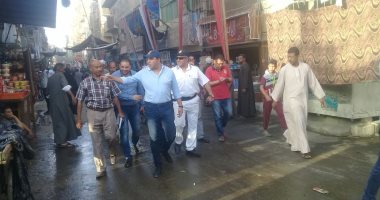 صور.. محافظ الأقصر يقود جولات لمتابعة ترميم طرق المحافظة ورصفها