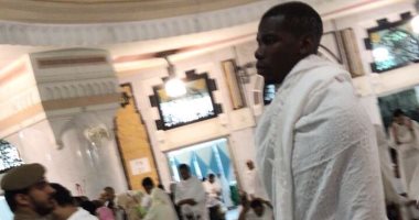 شاهد.. بوجبا بملابس الإحرام لأداء مناسك العمرة