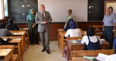 محافظ السويس يتفقد لجان إمتحانات الدبلومات الفنية 